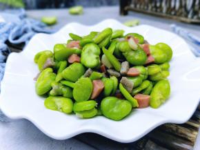 近看，美味佳肴。