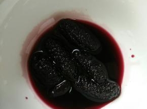 准备好桑葚酒。