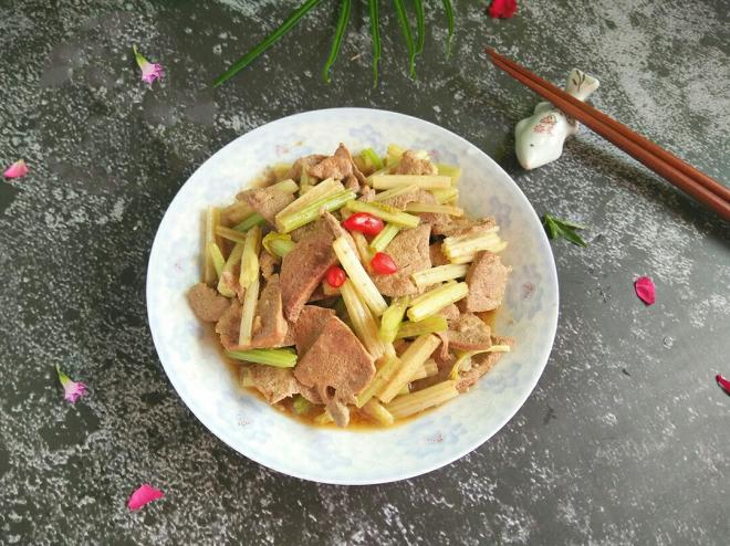 芹菜炒猪肝
