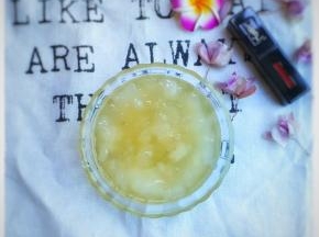 炖好的燕窝放入小瓶里放入冰箱冷藏，每天一瓶。