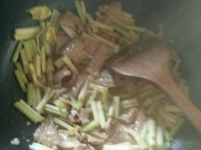 快速翻炒均匀即可出锅。