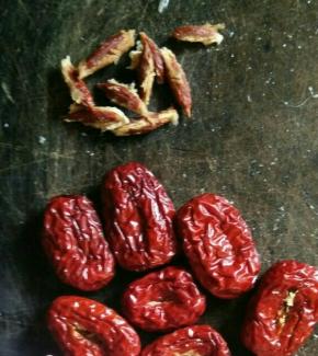 清洗干净和去核。