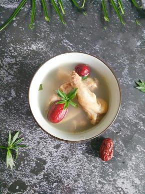 再放上香菜即可。