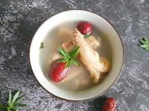 再放上香菜即可。