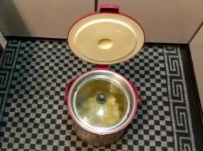 烧至1小时后，焖烧内锅放入回焖烧锅里放过夜（煮好鲍鱼的水不要倒，可用作高汤使用）