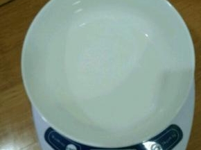 白凉粉加入50克水，搅拌均匀。