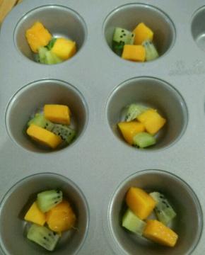 一部分我放到连模模具里。