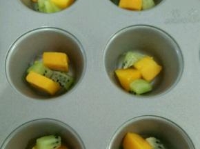 一部分我放到连模模具里。