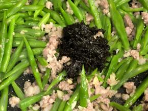 放入橄榄菜翻炒