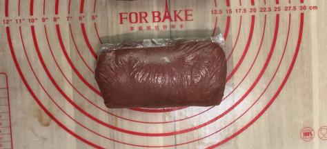 用保鲜袋装好送进冰箱醒面2—3小时