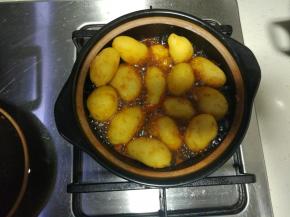 大火烧开，转小火焖煮。