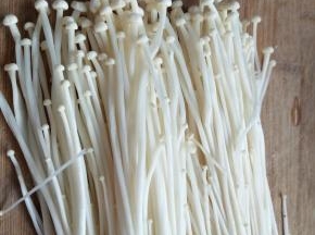 金针菇清洗干净