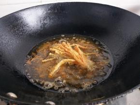 放油锅里炸到金黄