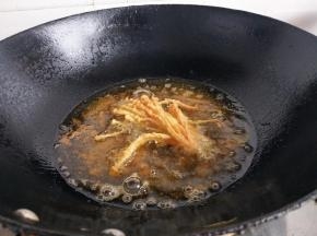 放油锅里炸到金黄