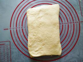 右侧三分之一往中间盖上