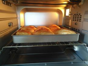 放入预热好的烤箱中下层上下火165度20分钟