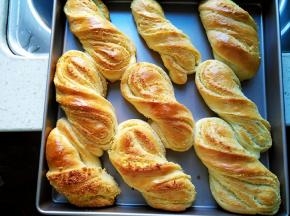 表面上色均匀后即可出炉冷却