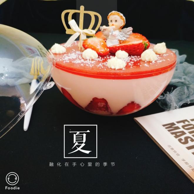 球形草莓慕斯蛋糕