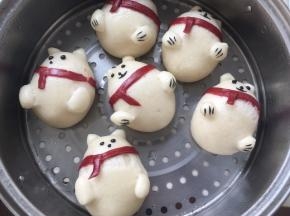 冷水入锅，水烧开后蒸10分钟，蒸好关火，再焖一分钟