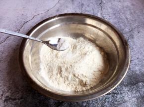 放入2g小苏打。