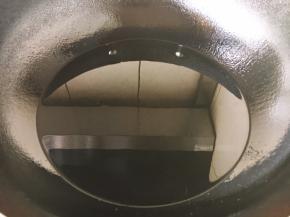 将锅烧热，锅里放大量的油。