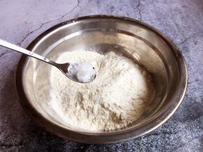 放入3g泡打粉。