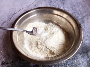 放入少许的盐。