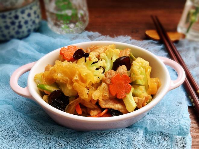 双耳菜花炒肉片