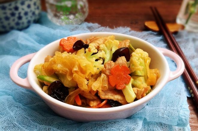 双耳菜花炒肉片