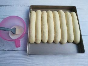 发到1.5倍大，取出来，同时180度预热烤箱