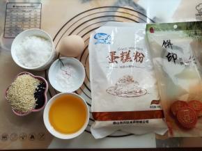 准备好材料和份量，月饼模具用的如意坊的65克花片套装