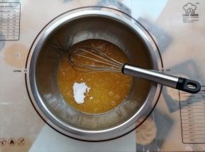 加入小苏打混合均匀