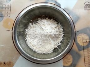 加入280克低筋面粉