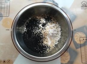加入白芝麻和黑芝麻