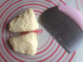 重叠放置，再切，重复3次