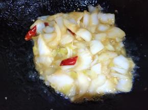 最后到入水淀粉收汁。