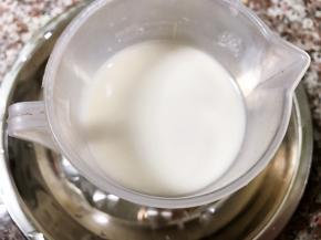 取过筛好的马蹄粉浆250克