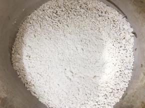 马蹄粉250克倒入大盆里