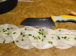 如图，再用刀切成条