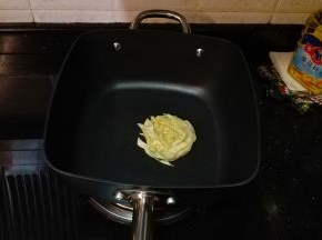 翻面再煎至金黄色即可