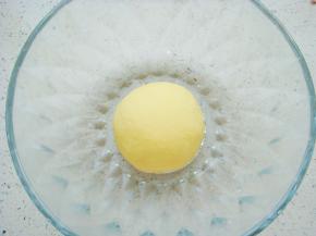 和成光滑的面团。