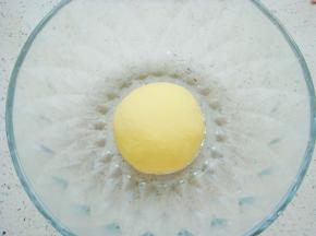 和成光滑的面团。