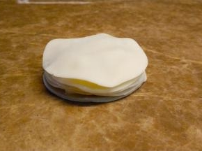 重复以上步骤，饺子皮加到5-6张