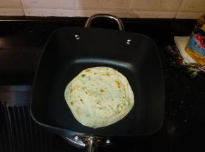 再翻身煎至金黄即可