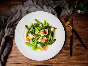 享用美味可口的清炒虾仁芦笋吧