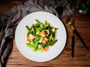 享用美味可口的清炒虾仁芦笋吧