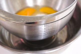 打蛋盆隔温水打发