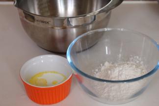 称量好所有材料备用