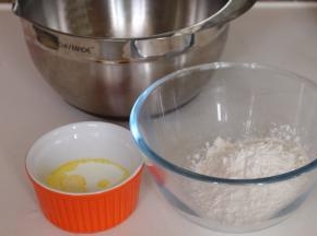 称量好所有材料备用