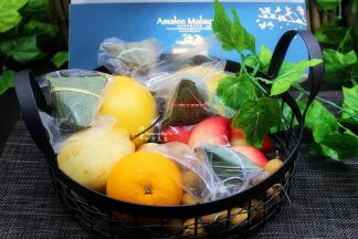 准备好食材：燕窝冰心粽、西米、奇异果、椰浆、白砂糖等。